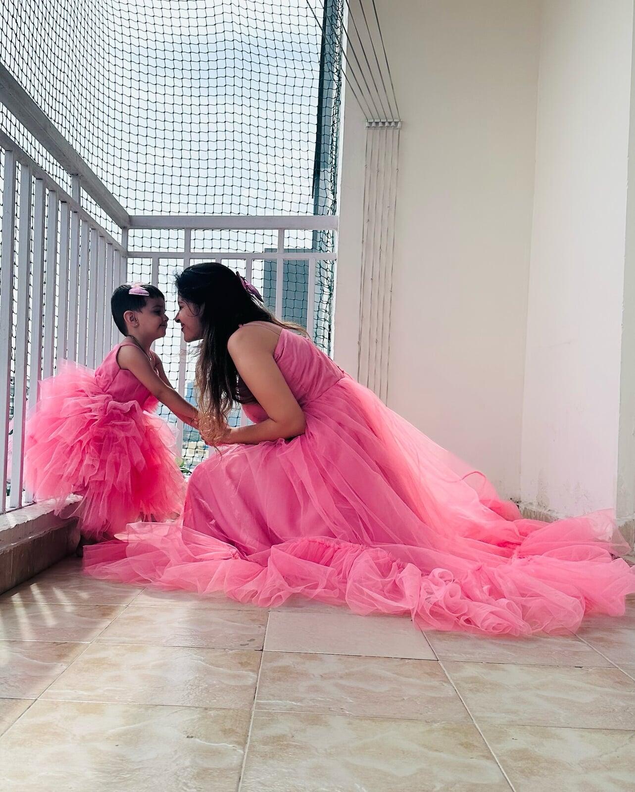 Twinning Outfit Ideas for Mother and Daughter
