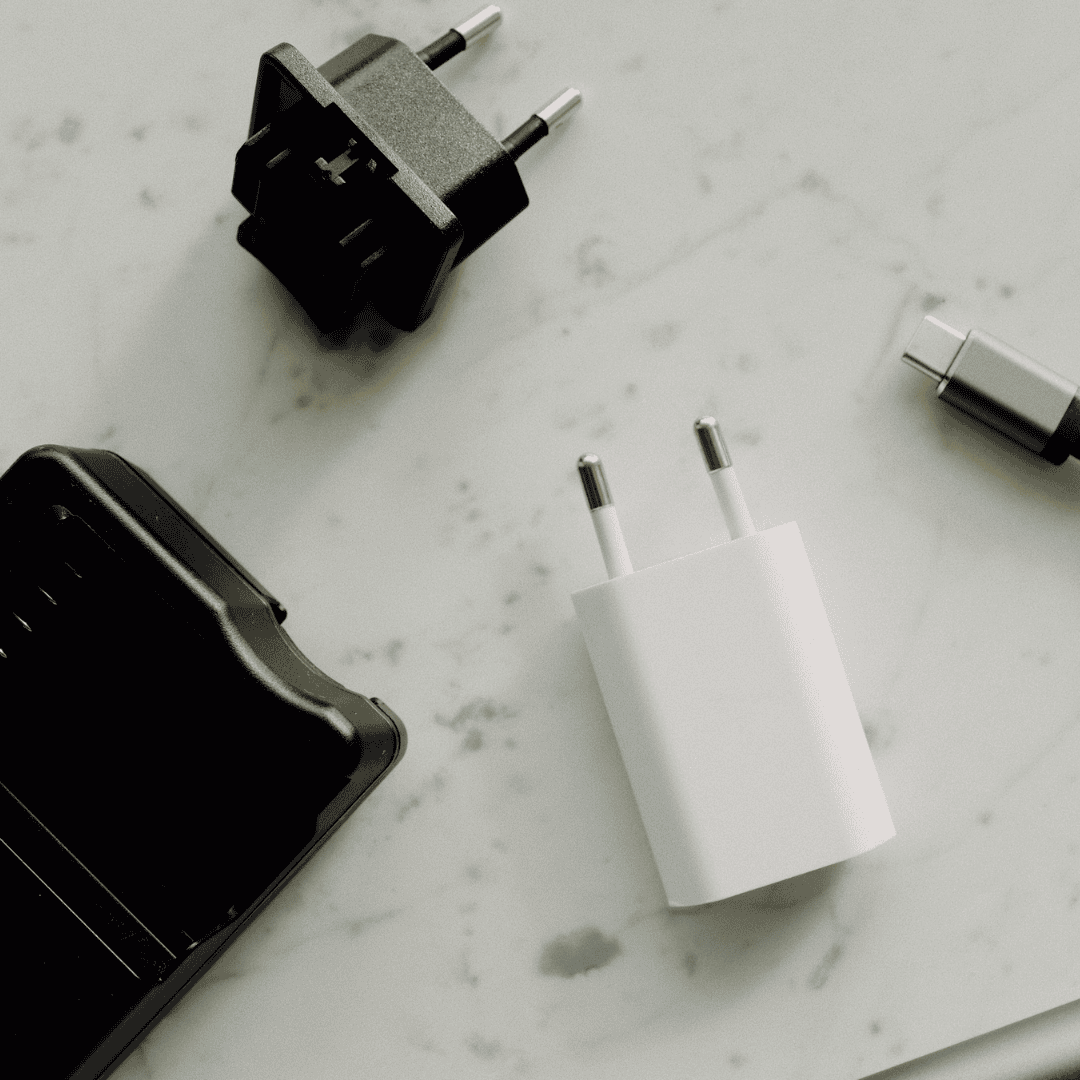 "Wireless charger with a sleek design, providing convenient, cable-free charging for smartphones and other devices." "Wireless charger with a sleek design, providing convenient, cable-free charging for smartphones and other devices."