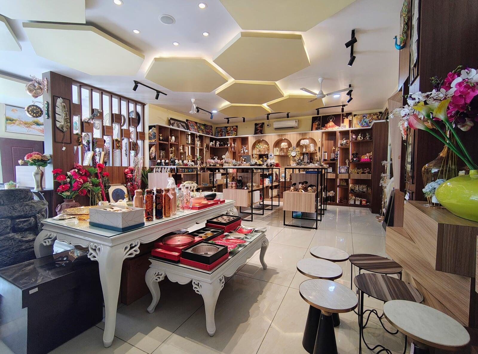 Beautifully arranged home decor products including wall art, ceramic showpieces, and decorative items by Homizon