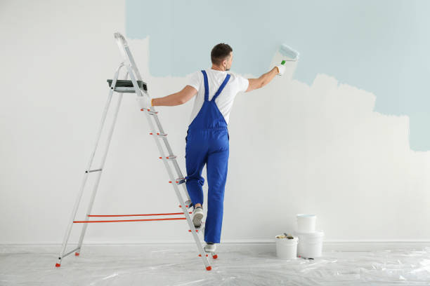 Wall painting service by professional painter in blue – Homizon home improvement team