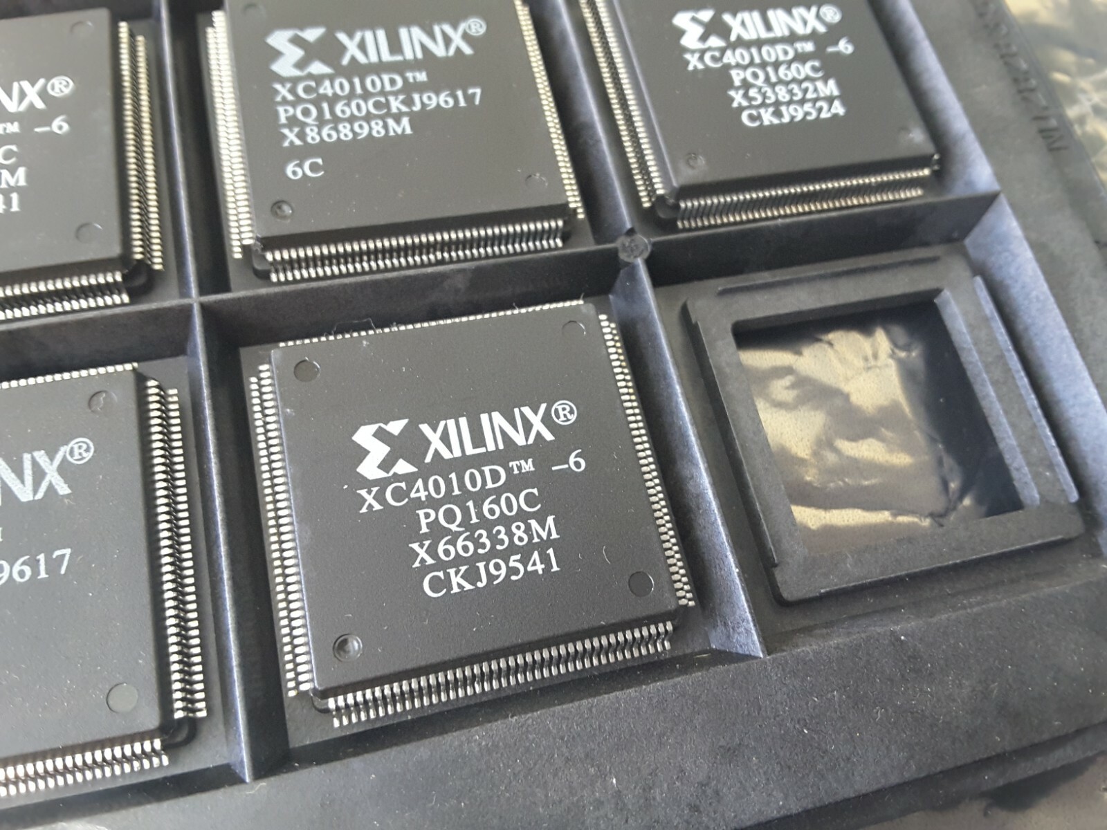 XILINX XC4010D -6 PQ160C XILINX XC4010D -6 PQ160C