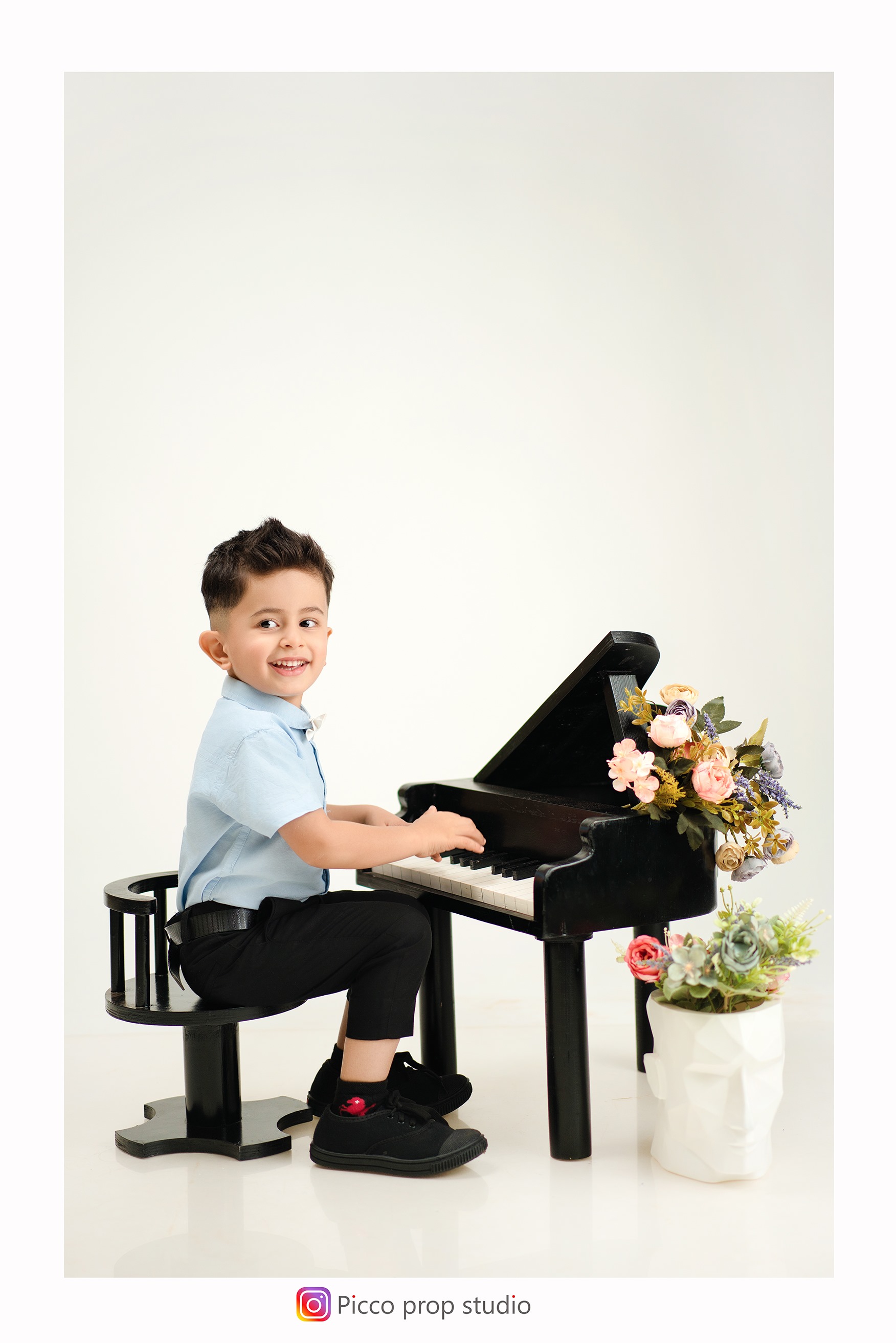 Royal Piano with Chair Royal Piano with Chair