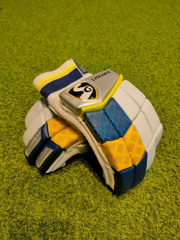 Cricket Batting Gloves -SG LITEVATE Cricket Batting Gloves -SG LITEVATE