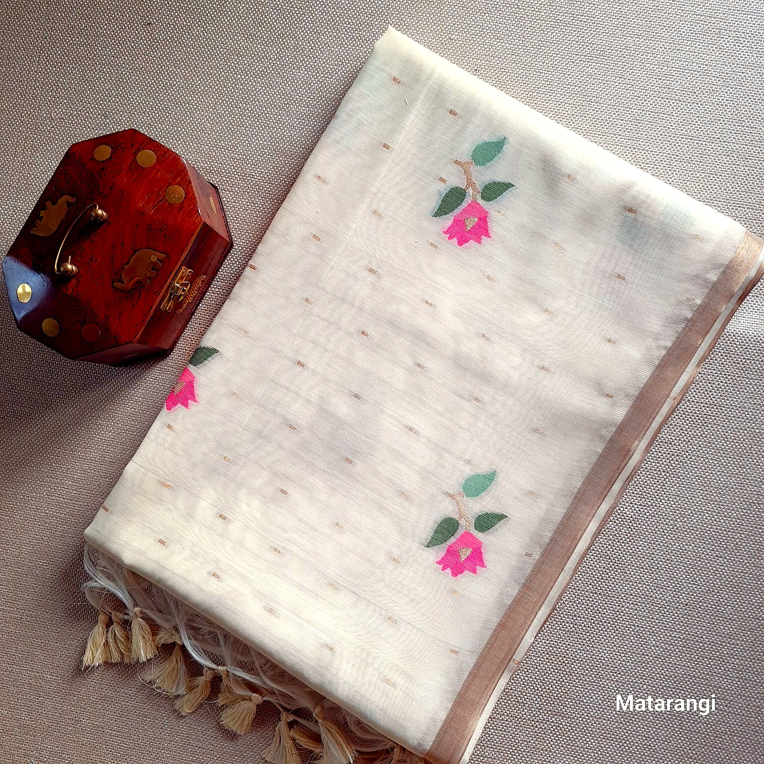 Matarangi Cream Jamdani Silk Cotton Saree Matarangi Cream Jamdani Silk Cotton Saree