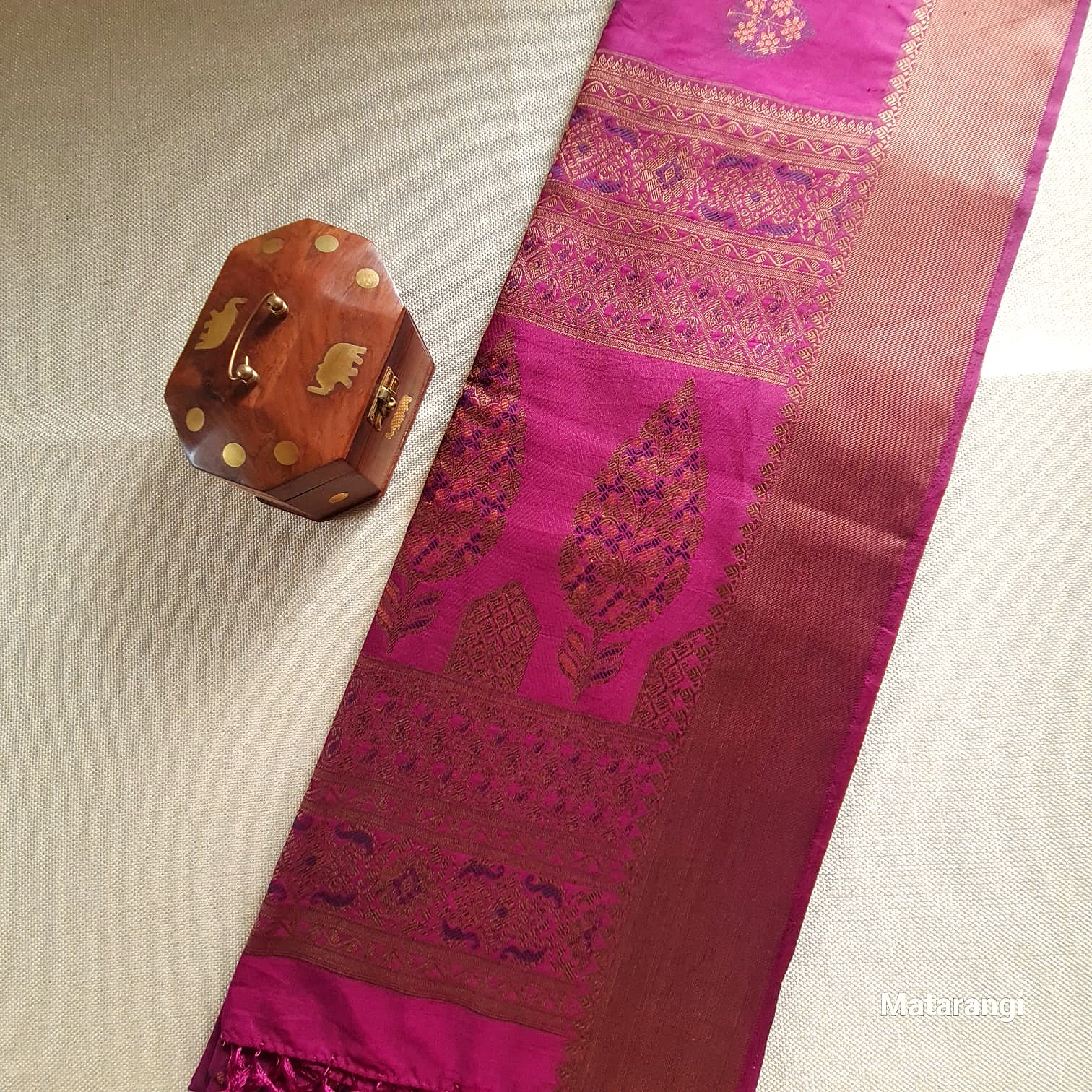 Grape Vine Dola Silk Woven Saree Grape Vine Dola Silk Woven Saree