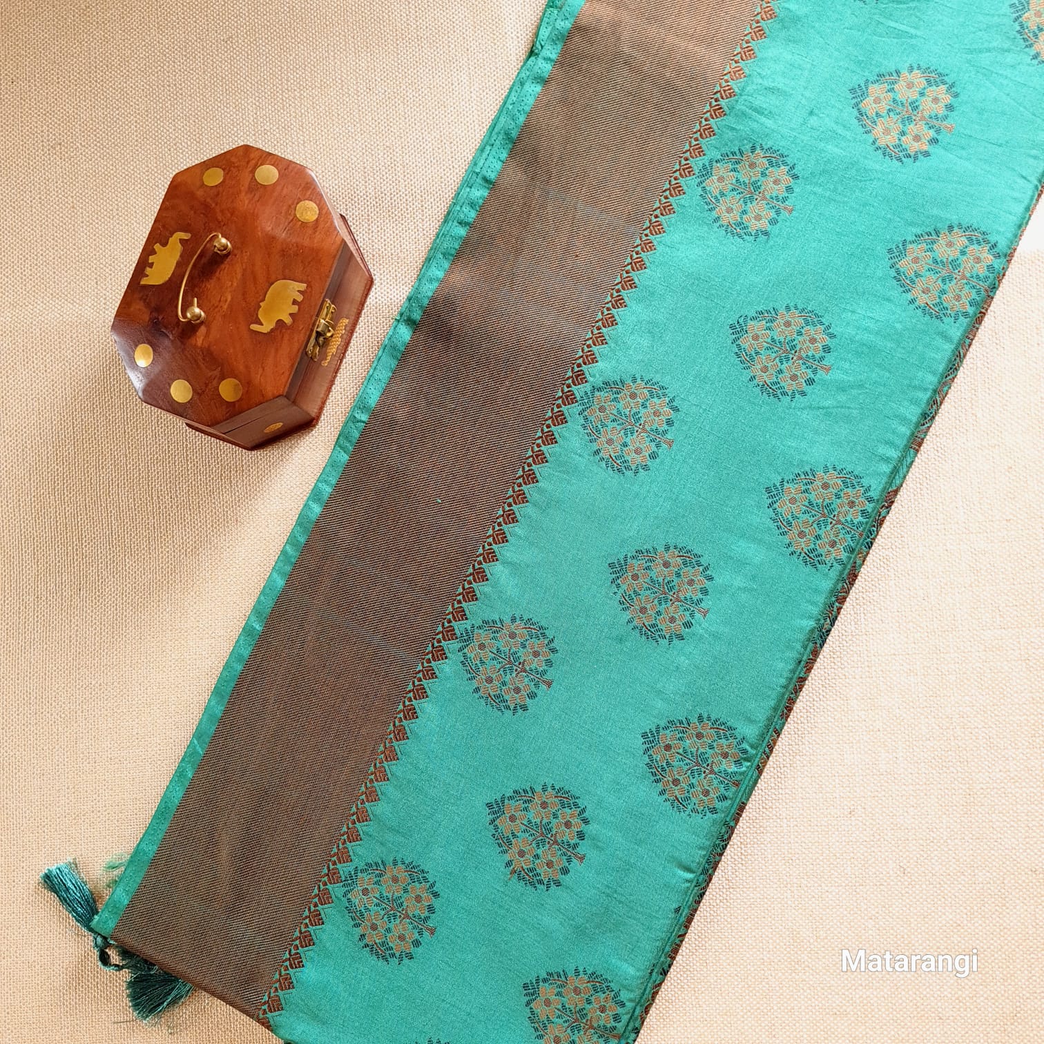 Green Dola Silk Woven Saree Green Dola Silk Woven Saree