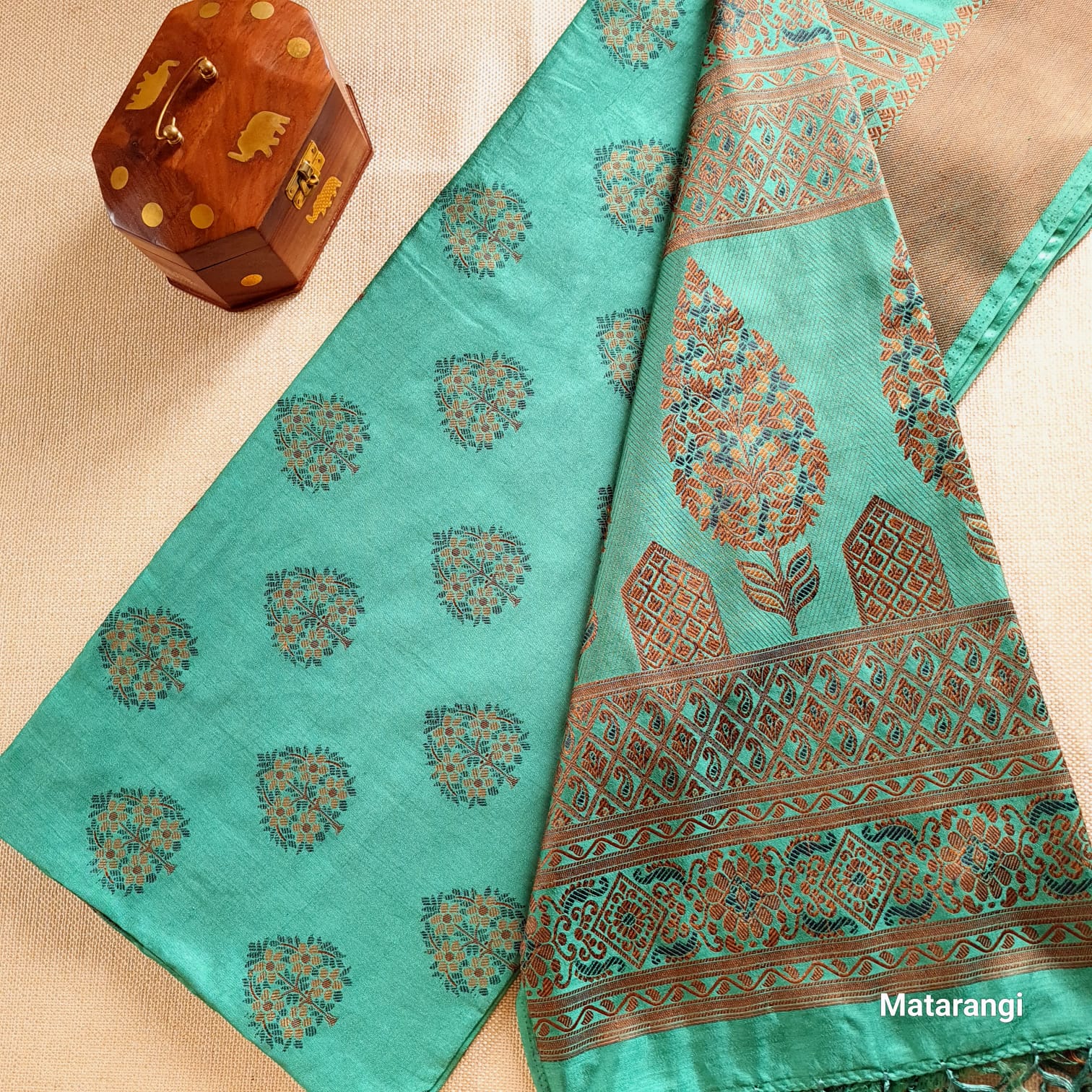 Green Dola Silk Woven Saree Green Dola Silk Woven Saree