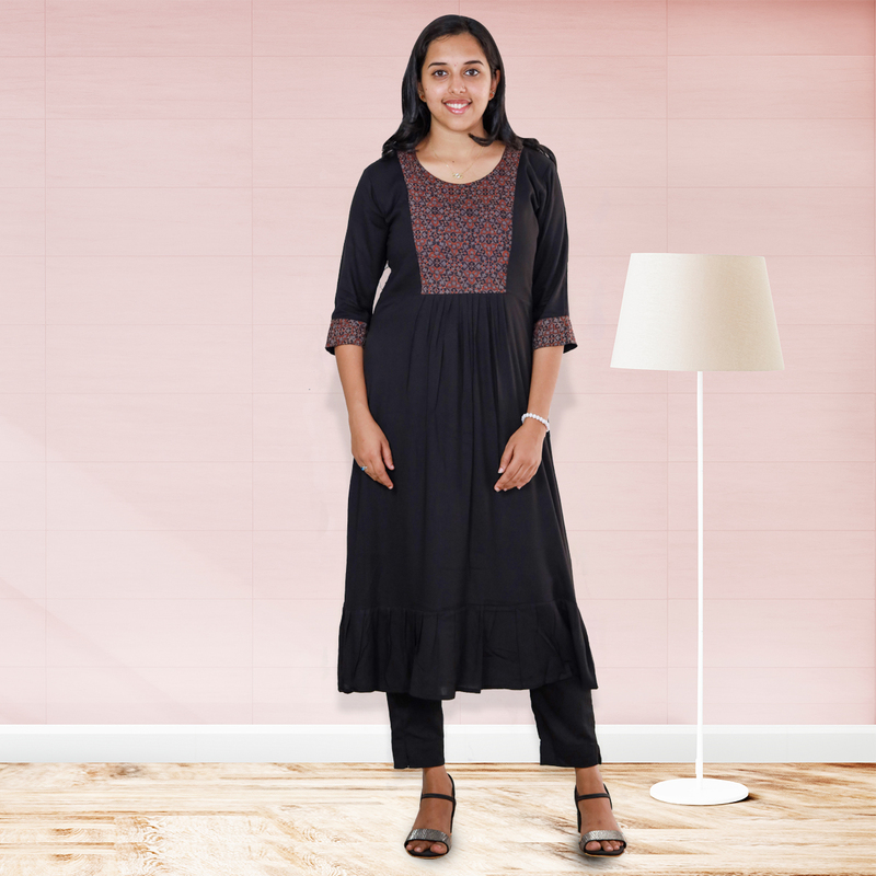 anjali wringle reyon with ajrakh cotton floral patch top-black with patch
