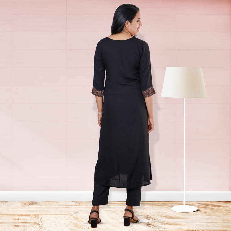anjali wringle reyon with ajrakh cotton floral patch top-black with patch