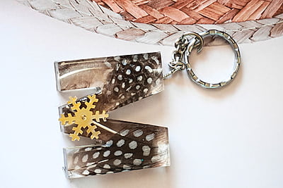 'M' FEATHER MANNIA LETTER KEYCHAIN