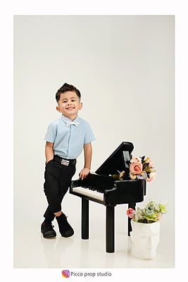Royal Piano with Chair Royal Piano with Chair