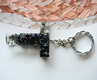'T' IMPERFECTO MANIA LETTER KEYCHAIN