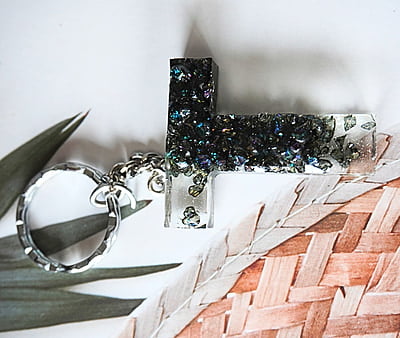 'T' IMPERFECTO MANIA LETTER KEYCHAIN