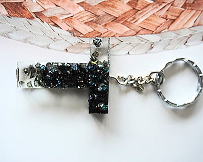 'T' IMPERFECTO MANIA LETTER KEYCHAIN