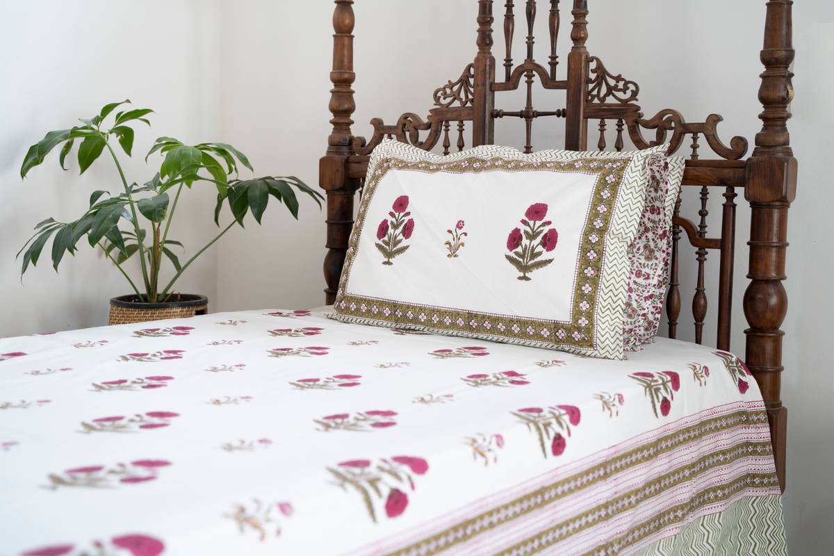 A Scarlet Story - Bedsheet A Scarlet Story - Bedsheet