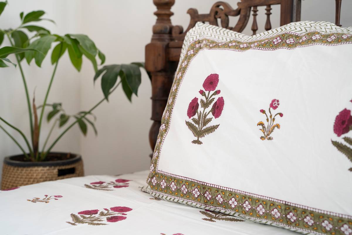 A Scarlet Story - Bedsheet A Scarlet Story - Bedsheet