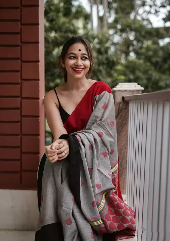 Ragnika ( Khadi cotton sarees )