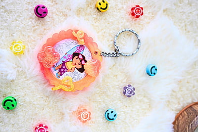 ADORABLE DORA ROUND PHOTO FRAME KEYCHAIN
