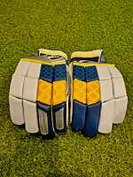 Cricket Batting Gloves -SG LITEVATE Cricket Batting Gloves -SG LITEVATE