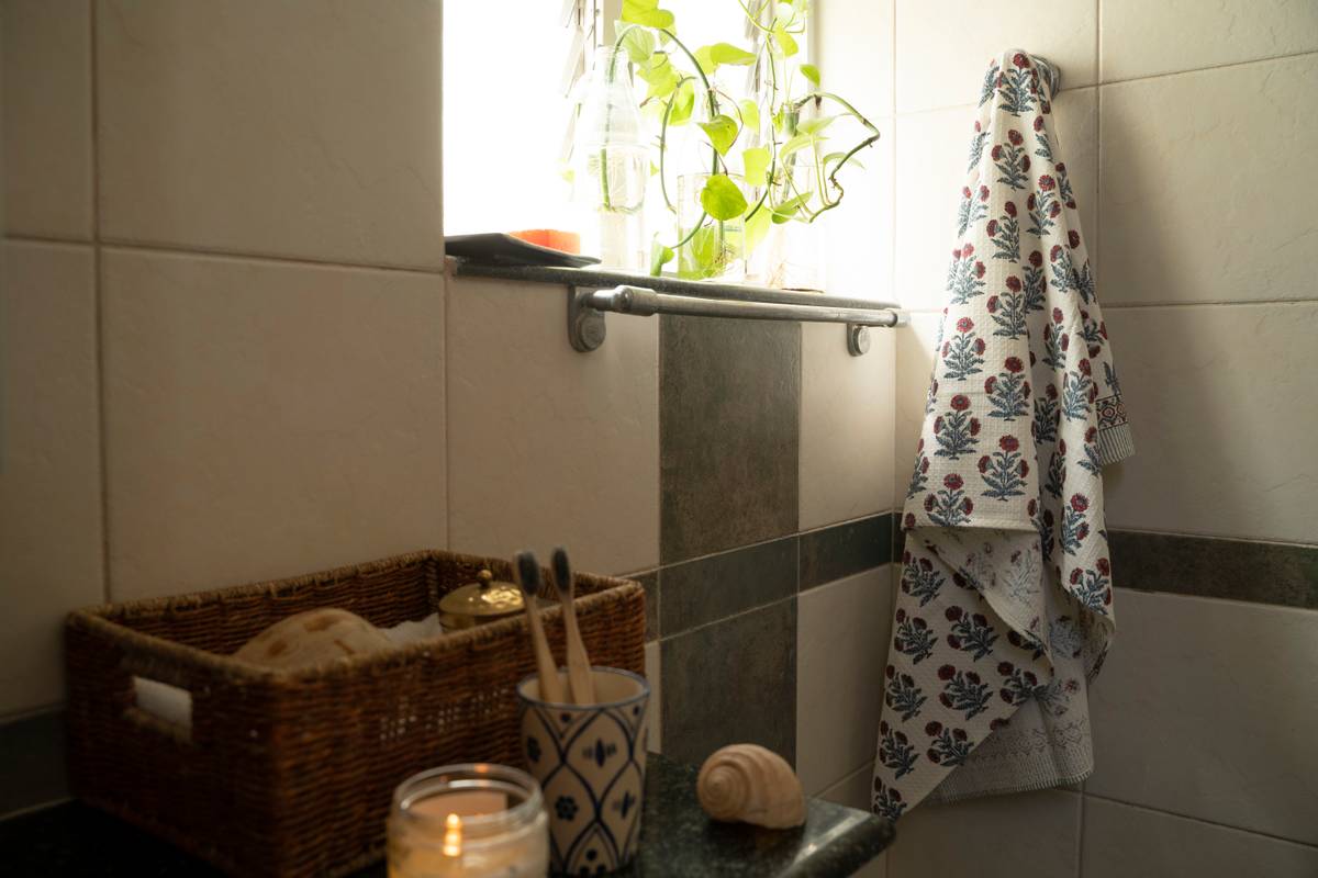 Cosy Florals In Red - Towel