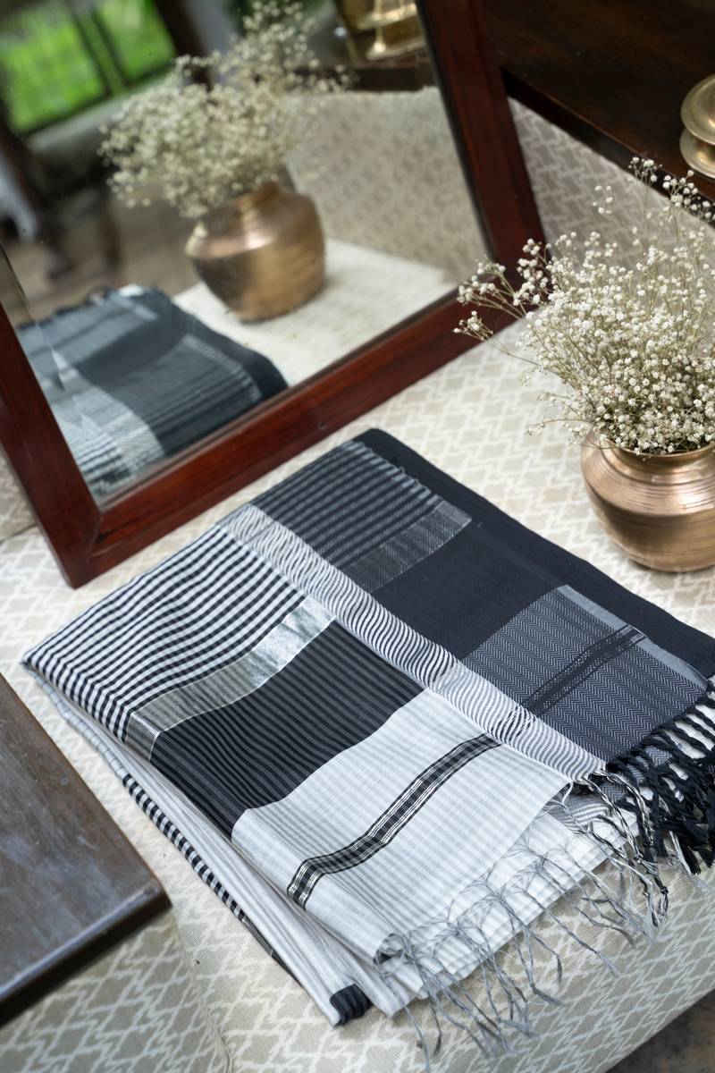 Maheshwari Saree - White And Black Maheshwari Saree - White And Black