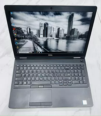 Dell Latitude 5580 Touch Screen Laptop i5 7th 8GB RAM 256GB SSD, 15.6 inches with Numerical Keyboard