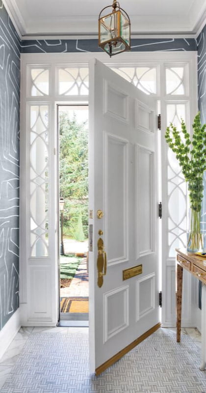 Classic Elegance 3D HDHMR Moulding Door in Crisp White Classic Elegance 3D HDHMR Moulding Door in Crisp White
