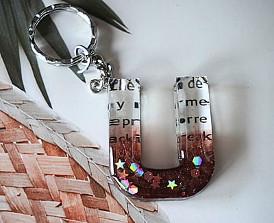'U' EPISTOLARIAN LETTER KEYCHAIN