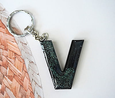 'V' SACRAMENTO LETTER KEYCHAIN