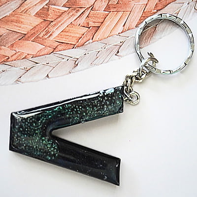 'V' SACRAMENTO LETTER KEYCHAIN