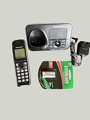 Panasonic KX-TG3721SX 2.4GHz Digital Cordless Landline Phone (Black & Silver) Panasonic KX-TG3721SX 2.4GHz Digital Cordless Landline Phone (Black & Silver)