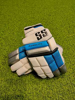 CRICKET BATTING GLOVES SS AEROLITE