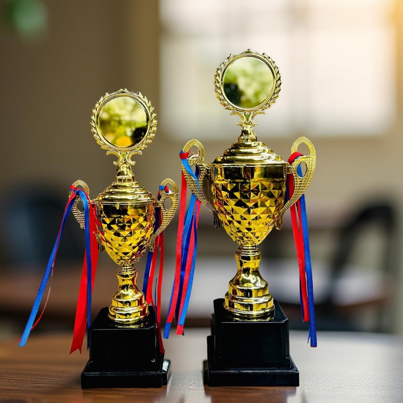 E-PC210 SMALL TROPHY 18% 36cm