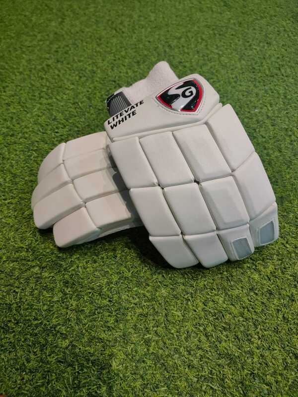 Cricket Batting Gloves -SG LITEVATE Cricket Batting Gloves -SG LITEVATE