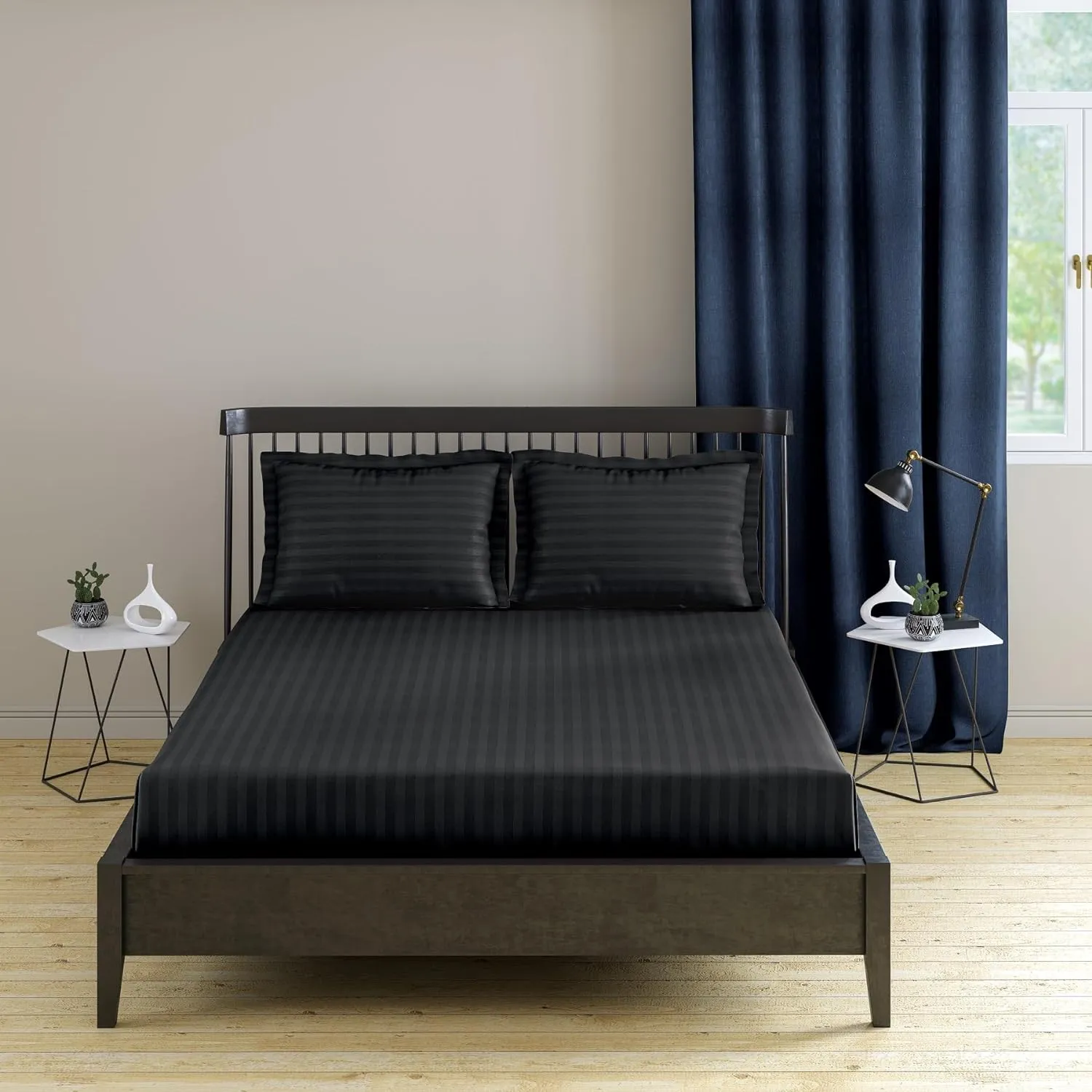 Sofrito Bedsheet (Fitted) Glace Cotton 300 TC - Striped - Black