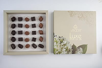 SMOOR Luxe Treat Gift Pack Chocolate Truffles Gift Box Special Occasions Box of 25 (300g)