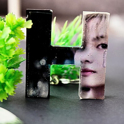 'H' LETTER BTS PHOTO KEYCHAIN