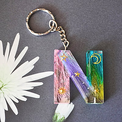 'N' MULTI FEATHER LETTER KEYCHAIN
