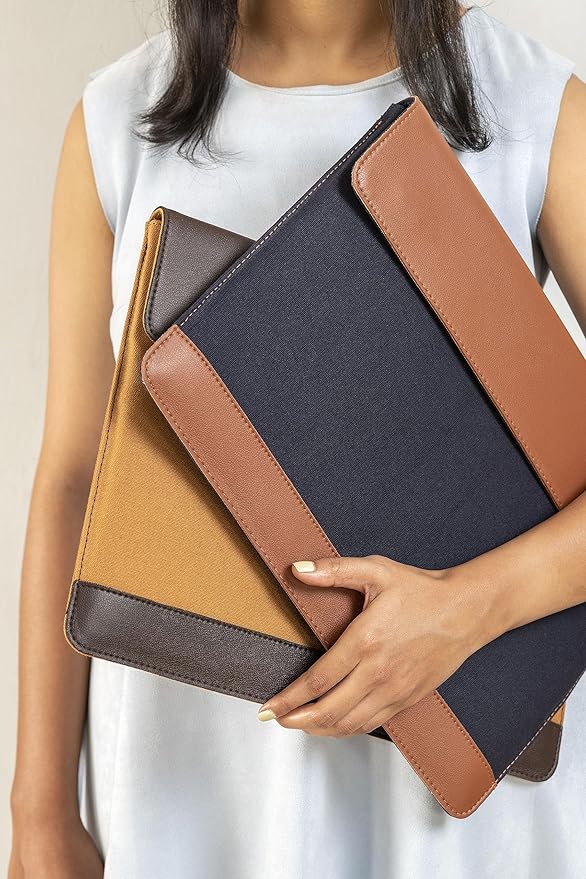 C-Oblique Lapido Laptop Seeve