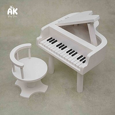 Royal Piano with Chair Royal Piano with Chair