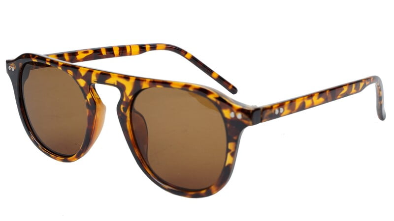 Unisex Medium Round Sunglass. Tortoise Print Frame. Unisex Medium Round Sunglass. Tortoise Print Frame.