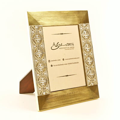 Exquisite filigree photo frame Exquisite filigree photo frame