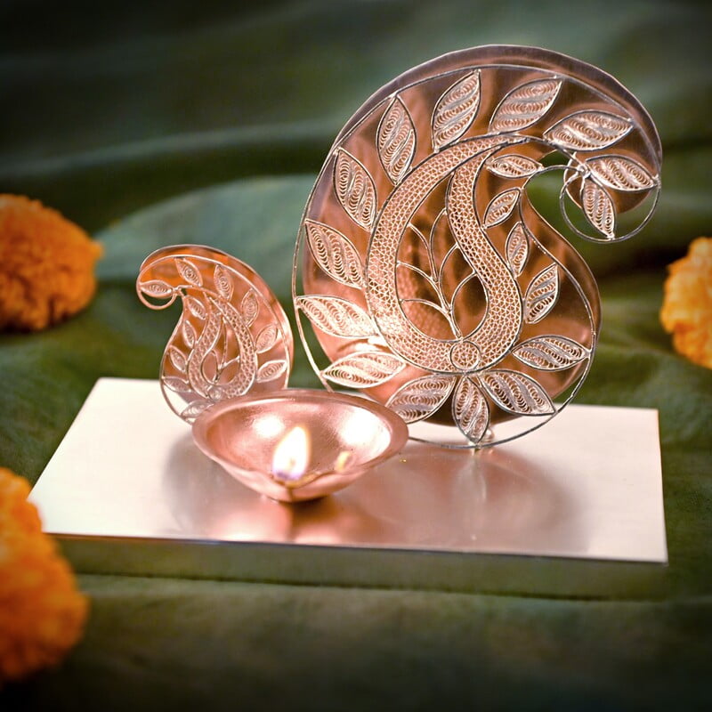 Dazzling filigree paisley diya Dazzling filigree paisley diya