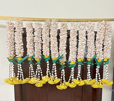 Lilly String With Green Parrot