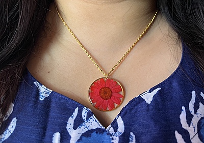 Daisy Pendant (Round) Anti-Tarnish Chain