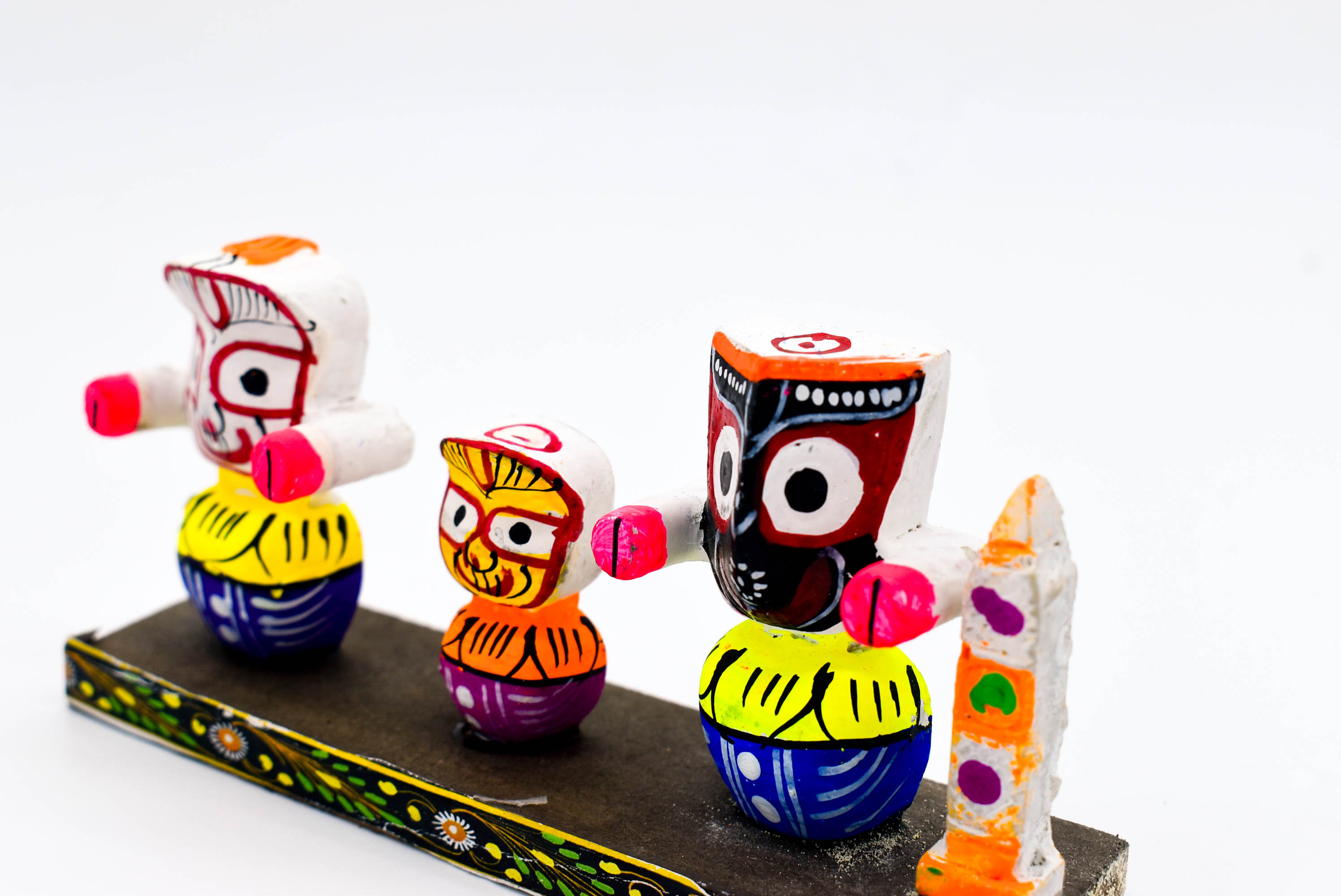 Traditional Handcrafted Lord Jagannath Family Idol Set, Wooden Decorative Figurine for Car Dashboard, Table Decor (Dimensions: 13cm x 6.5cm x 3.5cm)