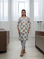 WHITE AND BLUE COTTON PAISLEY PRINT SALWAR SUIT