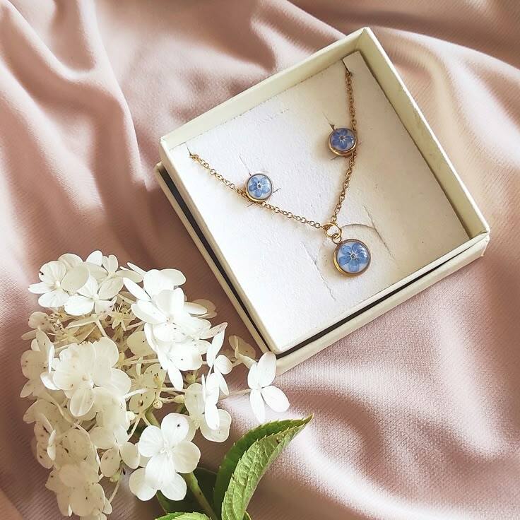 Forget Me Not Necklace Set (Golden) Forget Me Not Necklace Set (Golden)