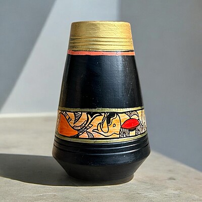 Handpainted teracotta vases Black with Golden Top Handpainted teracotta vases Black with Golden Top