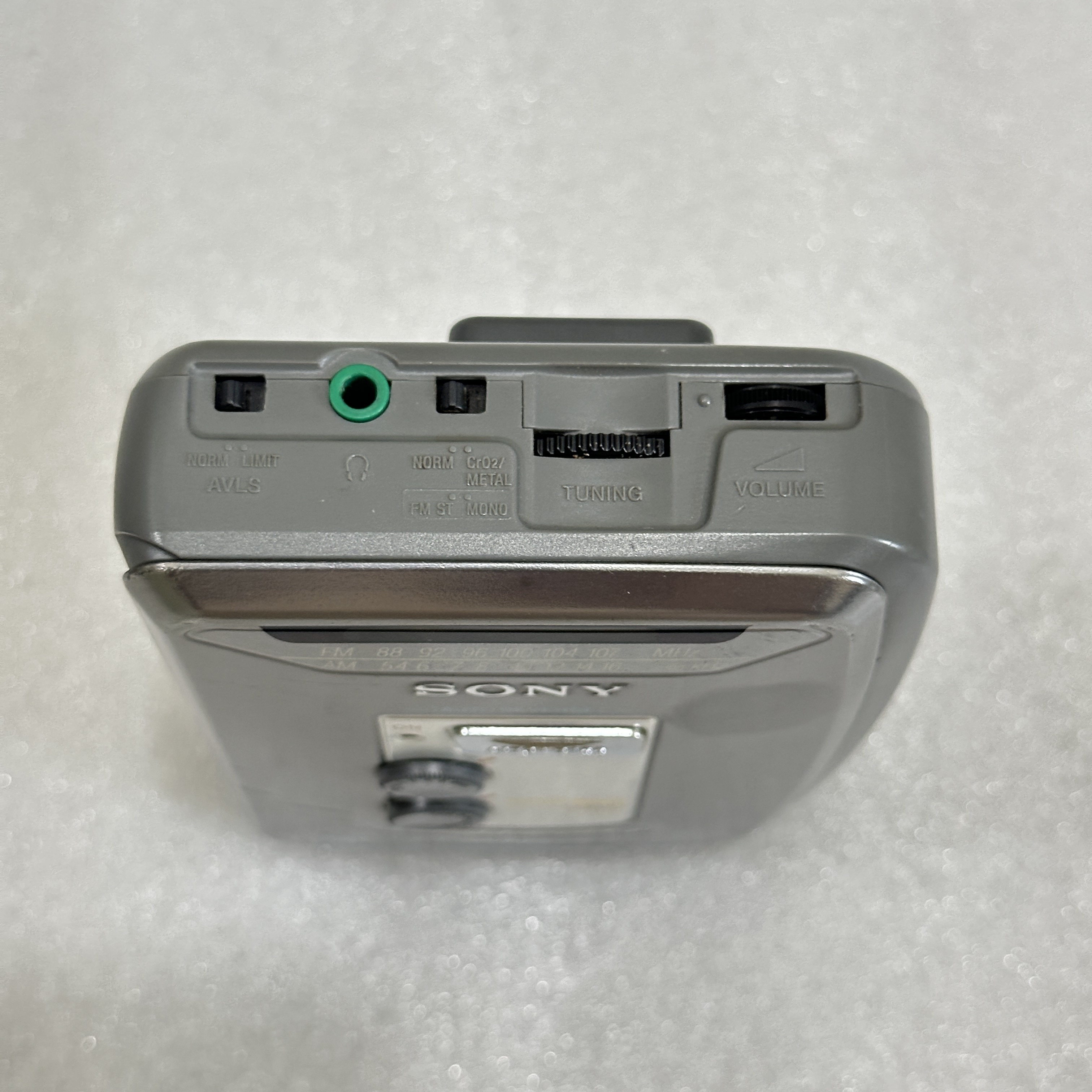 SONY - Stereo Cassette Walkman - FM/AM - WM-FX373 SONY - Stereo Cassette Walkman - FM/AM - WM-FX373